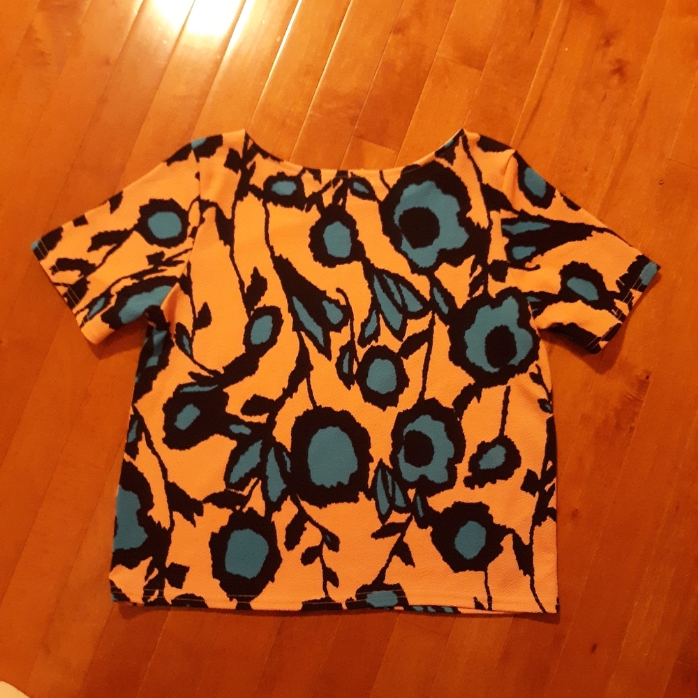 Top - Picture 2 of 4